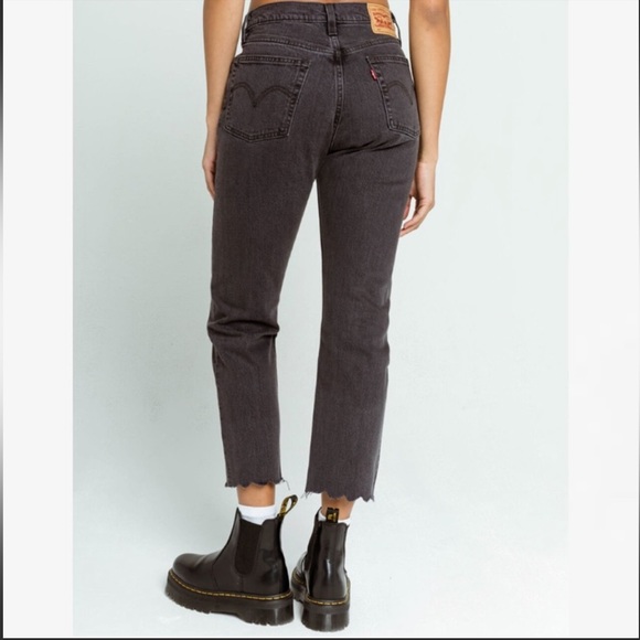 NWT LEVI’S 501 Original Cropped Jeans 24x26 Black Scalloped Hem - Picture 4 of 13